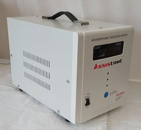 Стабілізатор напруги 10 кВА Assistant SVR-10000 загальний вигляд підключений